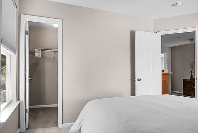 Building Photo - 1519 Thoroughbred Blvd