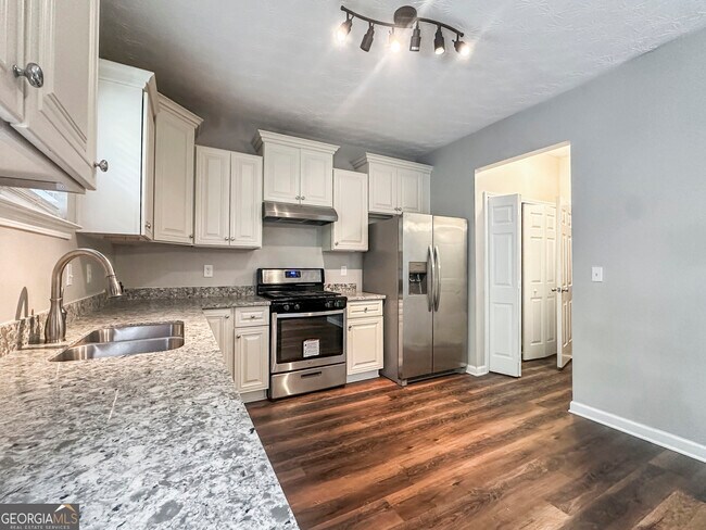 Building Photo - 3855 Shenfield Dr