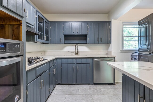 Building Photo - Spacious 4-Bedroom Ranch Home in Belvedere...