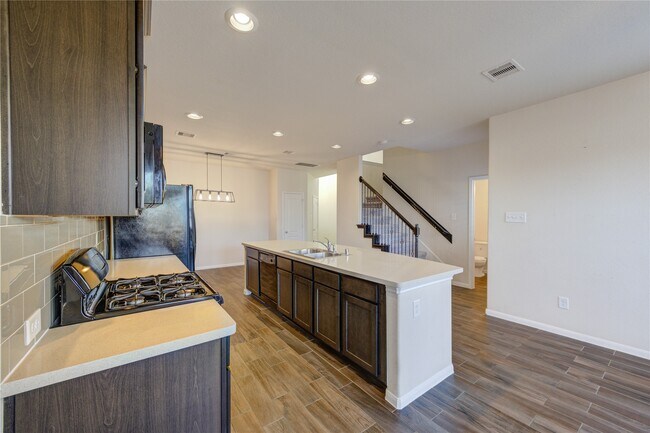 Building Photo - 8335 Hawthorn Vly Ln