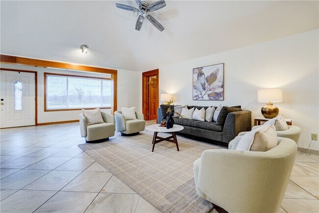 Building Photo - 2654 Whalen Rd