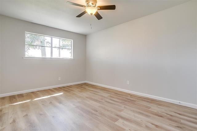 Building Photo - 921 Willow Cir S