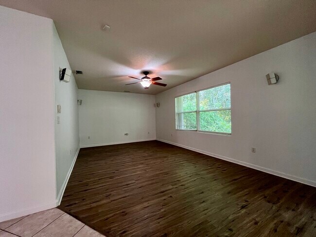 Building Photo - HUGE PRICE REDUCTION!! HOME IS READY FOR A...