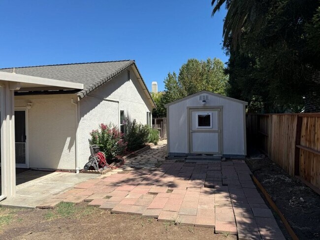 Building Photo - Modern 4 Bedroom One Story *Vacaville