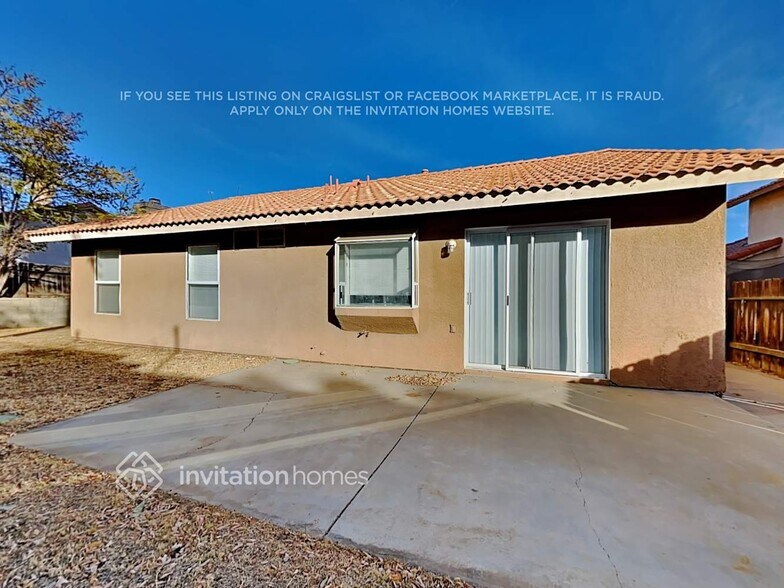 Building Photo - 3140 Crowne Dr