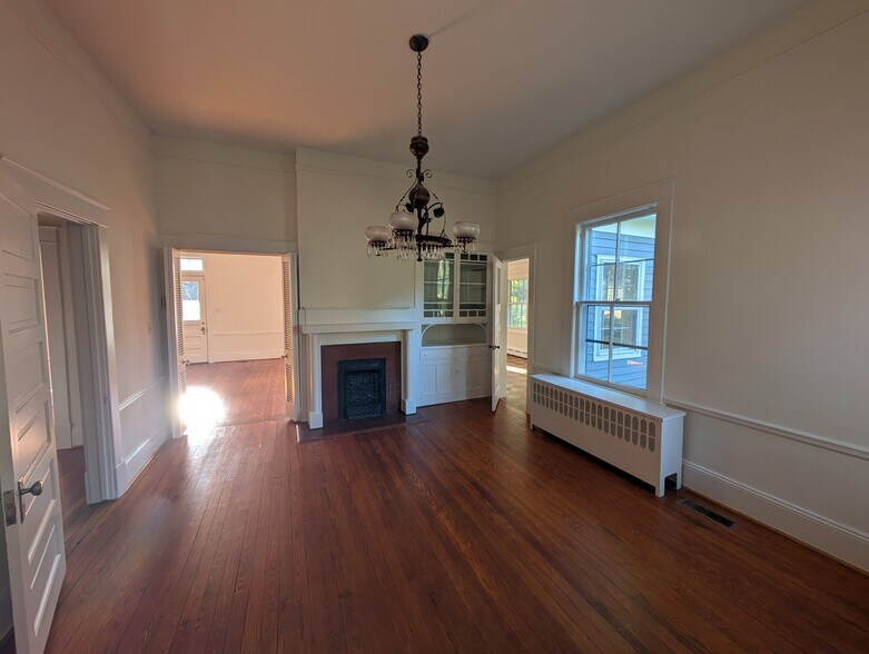 Dining Room - 809 Simpson St