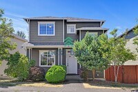 Building Photo - "Charming 3-Bed Oasis with 2.5 Baths in Prime Renton Location - Spacious layout!"