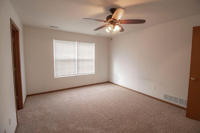 Building Photo - 1601 Smiley Ln