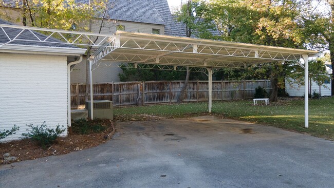 Building Photo - **ADORABLE DUBLEX IN BELLE MEADE WITH AMAZ...