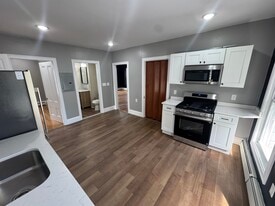 Building Photo - 138 Jewett St