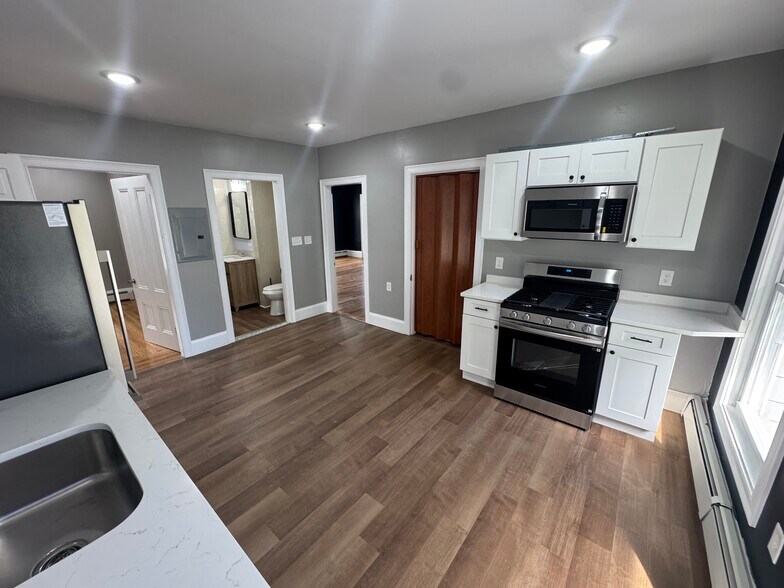 Kitchen - 138 Jewett St