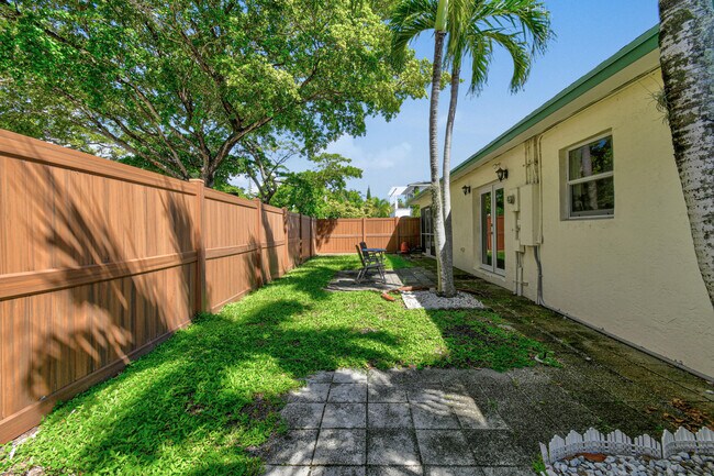 Building Photo - 244 Greymon Dr