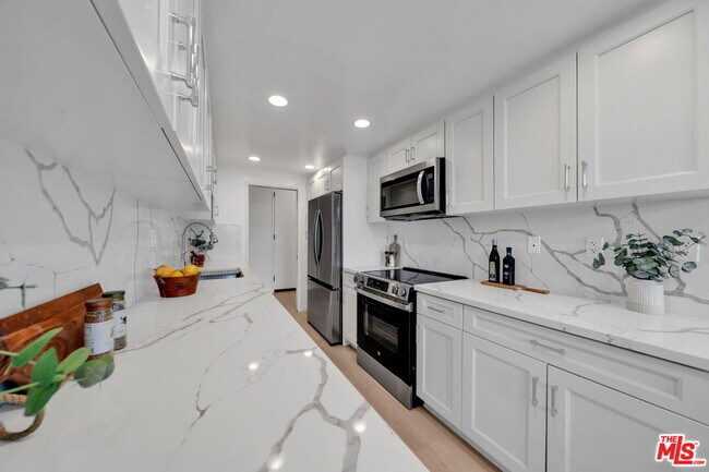 Building Photo - 900 Euclid St