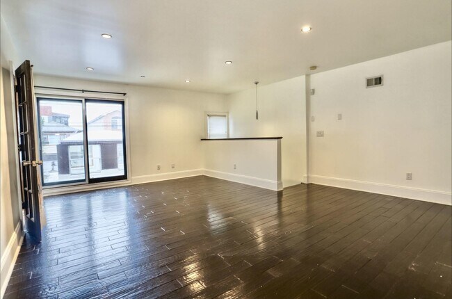 Building Photo - 115 Sherman Ave