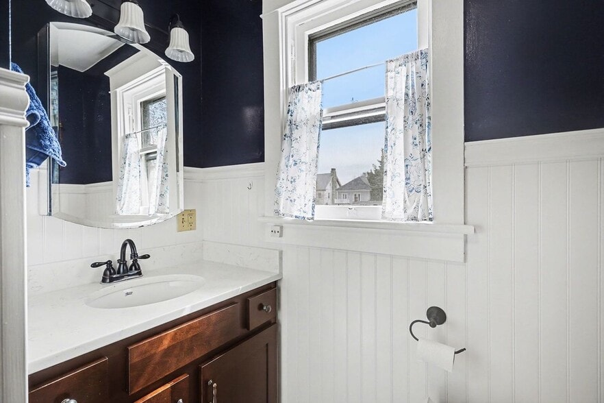 Building Photo - 144 Seminary Ave