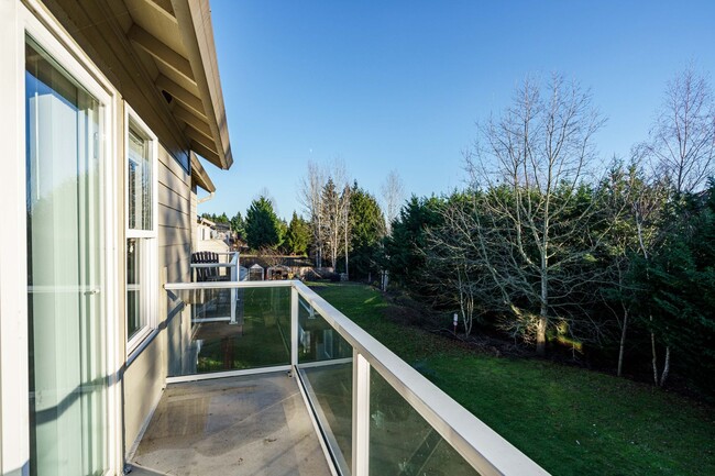 Building Photo - 3 Bedroom 2.5 Bath Duplex -Quick Easy Acce...