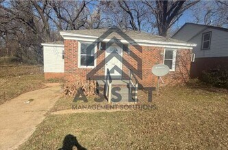 Building Photo - 2733 NE Success St