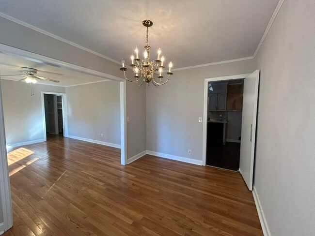 Building Photo - 523 Colonial Dr