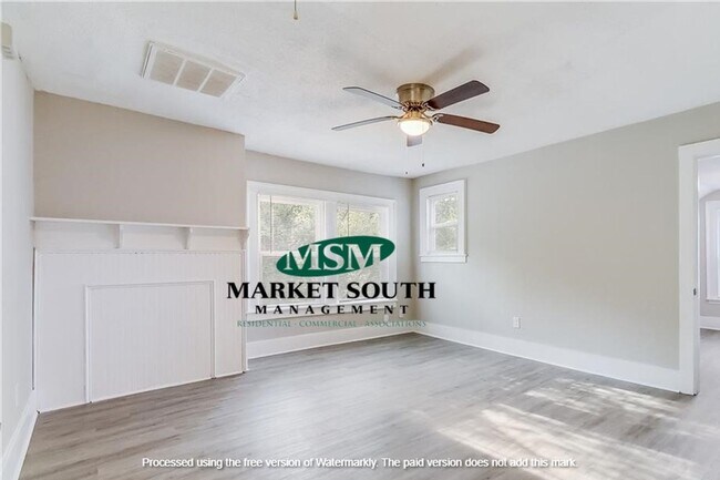 Building Photo - 33 E 1423