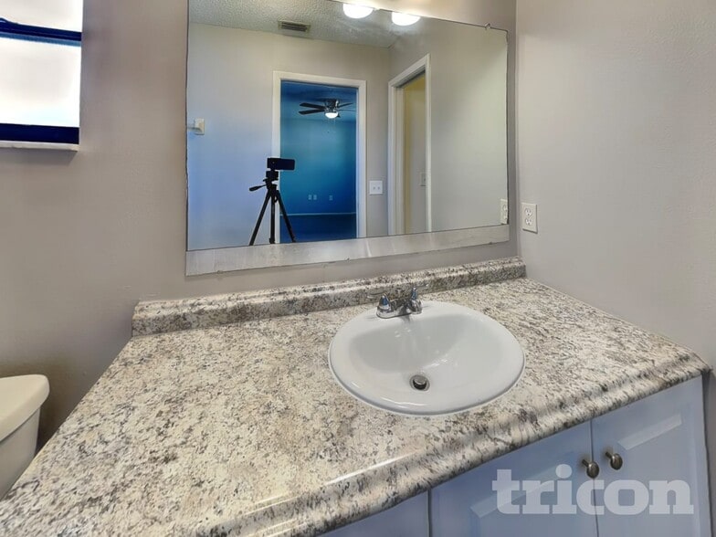 Building Photo - 2001 Deborah Dr