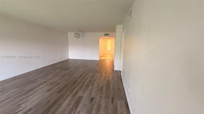 Building Photo - 231 Lakeview Dr