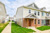 Building Photo - 9135 Coneflower Dr