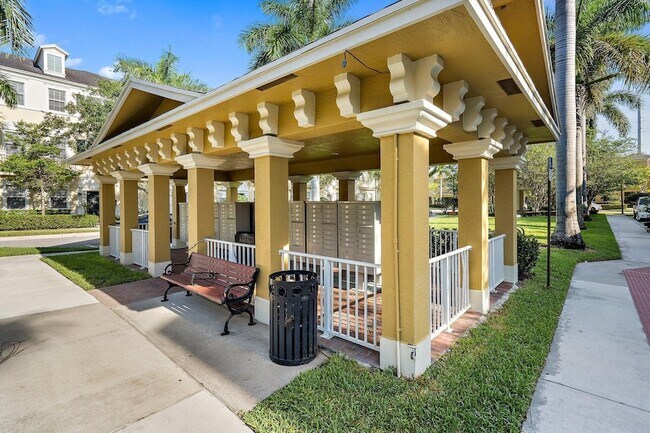Building Photo - 356 W Thatch Palm Cir