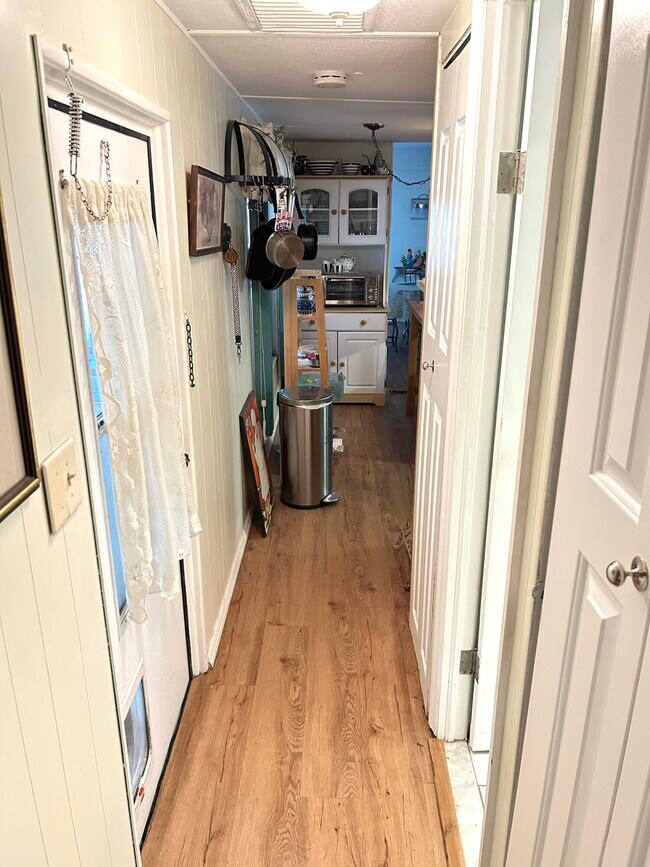 Building Photo - 425 Bougainvilla Dr