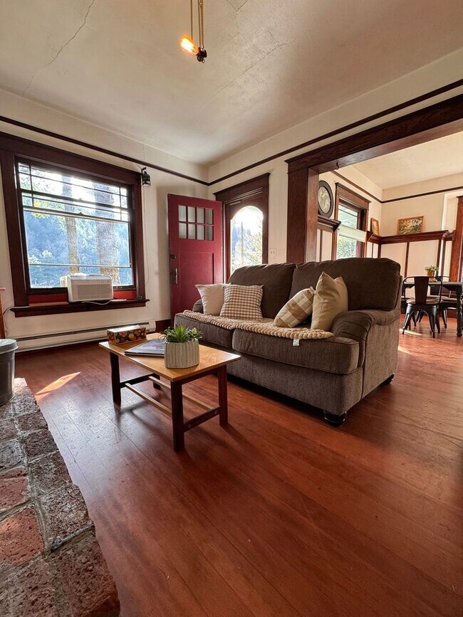 Building Photo - YOUR PACIFIC NORTHWEST RETREAT AWAITS! AV CHARGING STATION, GORGEOUS VIEWS, PRIVACY AND MORE!