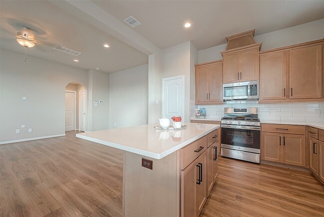 Building Photo - 8700 Laurel Crest Dr