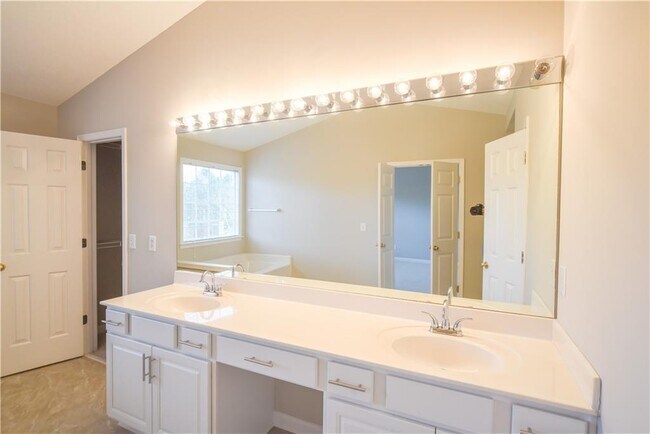 Building Photo - 4113 Glenaire Way NW