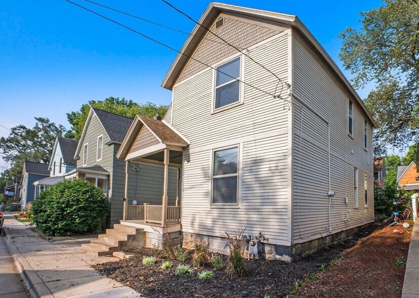 Building Photo - 311 Robey Pl SE