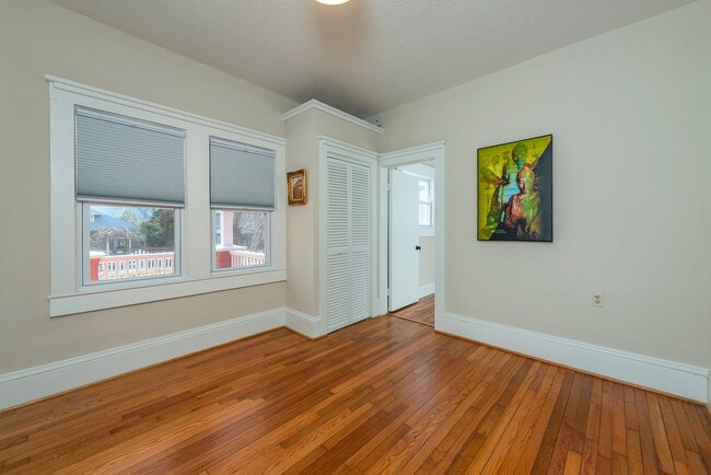 Building Photo - Charming Black Mountain Rental!