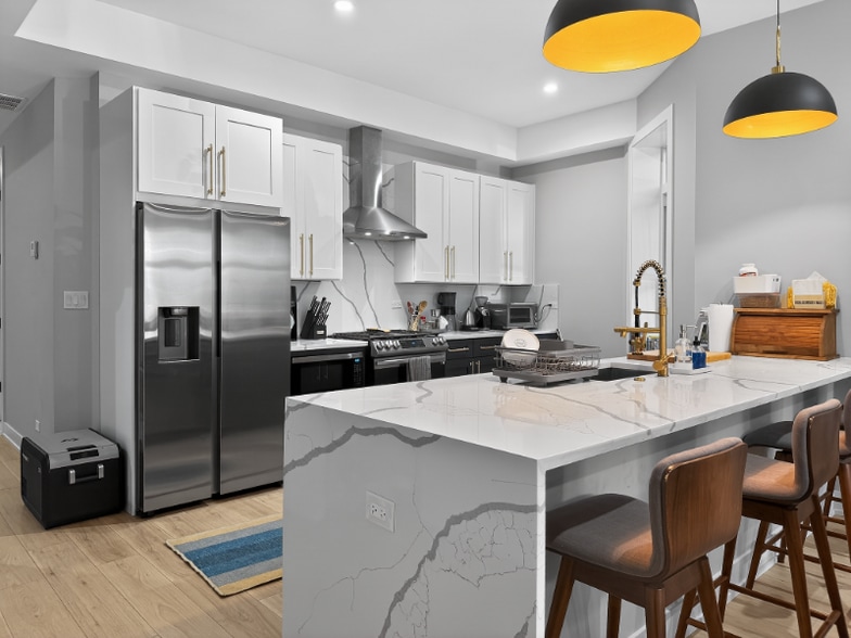 Building Photo - 2451 N Albany Ave