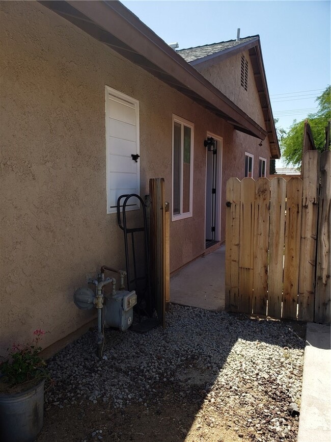 Building Photo - 14901 Silvertree Rd