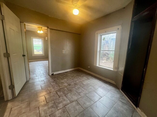 Building Photo - 3 Bedroom in Slaton