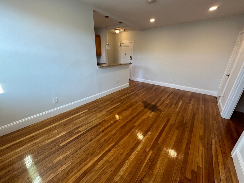 Building Photo - 130 Highland Ave