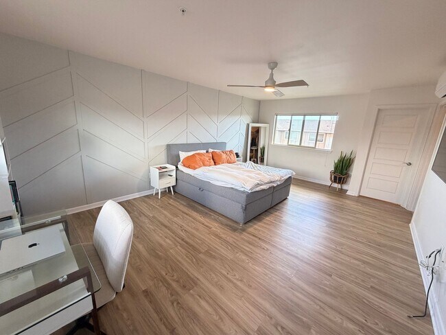 Building Photo - 2 Bedrooms | 2.5 Bathrooms | 2 Open Parking | Rent: $3,600/month