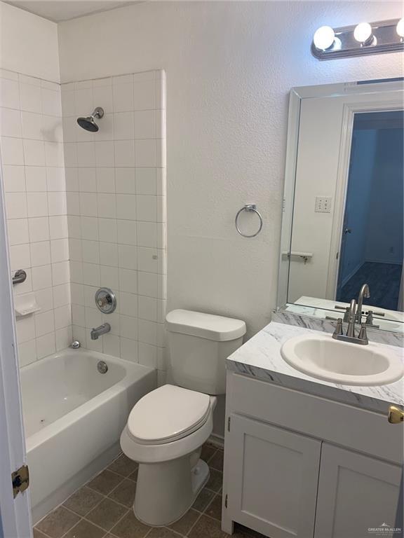 Building Photo - 4205 Santa Lucia St