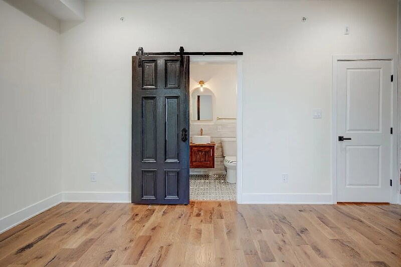 Building Photo - 2836 W Diamond St