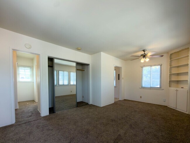 Building Photo - 4114 W Victory Blvd