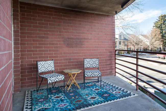 Building Photo - Updated 2 Bed 2 Bath in Denver's Mayfair N...
