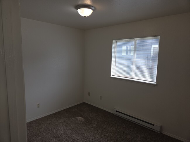 Building Photo - 2407 E Dalke Ave