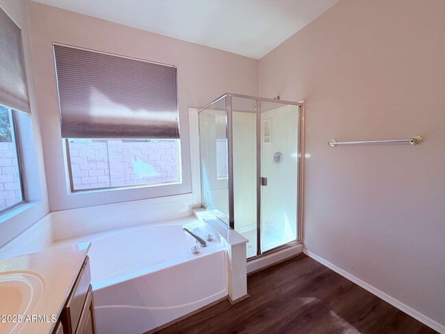 Building Photo - 2061 E Bellerive Pl