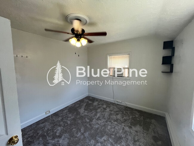 Building Photo - 498 E 17th St