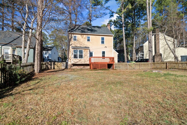 Building Photo - 7404 N Thorncliff Pl