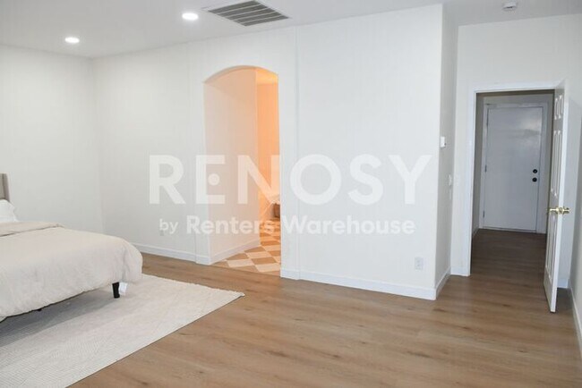 Building Photo - 3 Bedroom + Den Home with Pool & Putting Green – Pool Service Included!