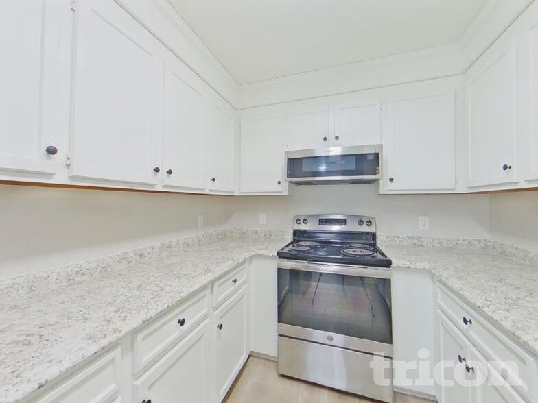 Building Photo - 337 Montclaire Ln