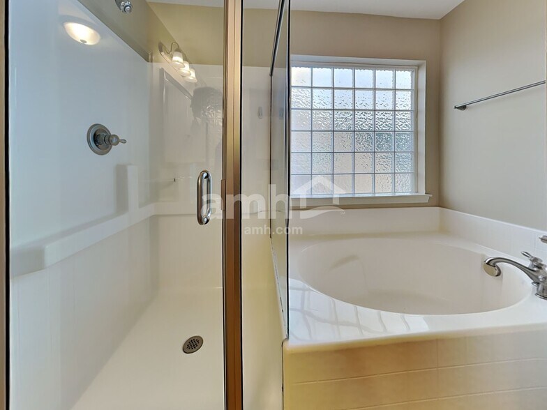 Building Photo - 183 Charlesfort Way