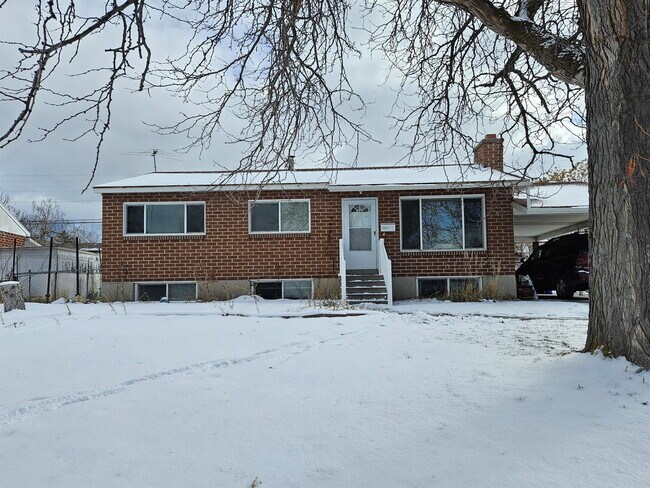 Building Photo - 9889 S Poppy Ln